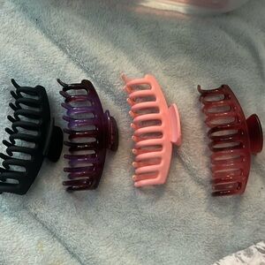 These cute claw clips were never worn since my hair was to thick. There are 4!
